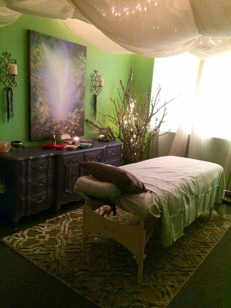 Dream Healing Room Decor, Reiki Room Decor, Healing Room Ideas, Reiki Room Ideas, Massage Room Design, Spa Massage Room, Massage Room Decor, Massage Therapy Rooms, Reiki Room