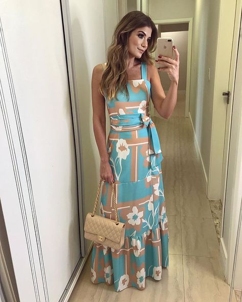 {Longo @fortinaoficial ✨} Estampa delicada e fresh 😍😍 • #ootn #selfie #blogtrendalert Mode Shoes, Gorgeous Maxi Dresses, Basic Fashion, Beautiful Maxi Dresses, Womens Business Casual, Fashion Dresses Casual, Pink Maxi Dress, Girl Shoes, Womens Maxi Dresses