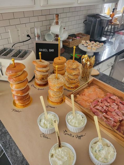 Bagel Display, Creamy Shrimp Salad, Wallpaper Wellness, Soft Life Aesthetic, Breakfast Brunch Party, Bagel Bar, Donut Tower, Fest Mad, Golden Cake