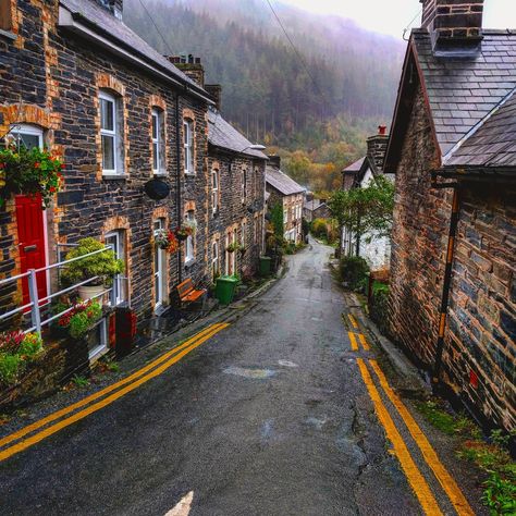 Wales United Kingdom, Wales Culture, Wales Countryside, Wales Aesthetic, Wales Landscape, Weird Town, Wales Country, Northern Wales, Uk Aesthetic