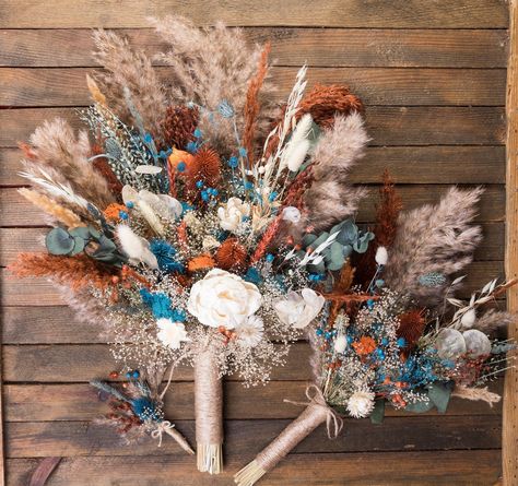 Best for fall autumn wedding. Teal blue, burnt orange, and eucalyptus color scheme. Natural dried flowers and 2 sola wood flowers.  The set includes a bride's bouquet, a bridesmaid's bouquet, boutonnieres for guests, dads, and men,  hand corsages for mom, grandmother, and bridesmaid. Also flower hair combs. https://www.etsy.com/listing/1732129162/  We have compositions for arches. Also, you will find more items in my store in this color scheme. You can send me your palette of colors and the bouq Rust Terracotta Wedding, Dark Teal Weddings, Teal Bouquet, Fall Bridal Bouquet, Bouquet Eucalyptus, Boho Wedding Colors, Country Western Wedding, Rusting Wedding, Western Themed Wedding