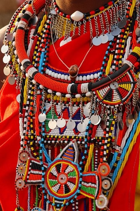 Africa - Masai beads - Kind of look like Native American Indian jewelry, huh?  -- [My comment:  Addt'l research: Sep 23, 2010 – Women from Kenya's Maasai ethnic group try to transform their traditional beading, targeting the high fashion markets of the west ..." (http://www.bbc.co.uk/news/world-africa-11392354) ] Masai Jewelry, Maasai People, Colorful Necklaces, Africa Kenya, Desert Dreamer, Ethno Style, Afrikaanse Mode, Beaded Beads, We Are The World