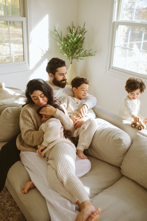 Loungewear Family Photos, In Home Session Outfits, In Home Newborn Session Outfit Ideas, Lifestyle Session Family, Cozy Family Photo Outfits, Cozy Family Lifestyle Photography, Indoor Family Photoshoot Outfits, At Home Family Photoshoot Outfits, Celebrity Family Photos