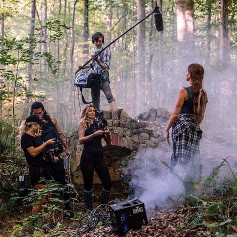 Film Crew On Set, Film Crew Outfit, Film Crew Aesthetic, Field Recording, Camera Crew, Indie Filmmaking, Female Filmmaker, Film Crew, Film Life