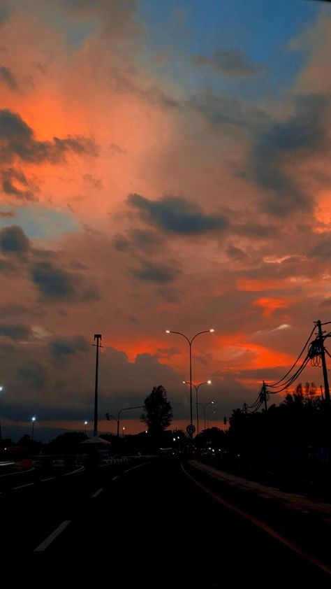 Reka Bentuk Grafik, Cloudy Weather, Video Nature, Sky Photography Nature, Dark Nature Aesthetic, Night Scenery, Beautiful Views Video, Amazing Nature Photos, Images Esthétiques