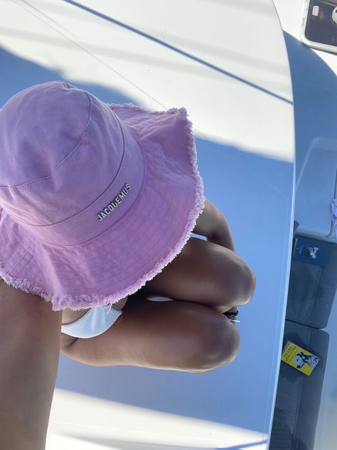 Malibu Vacation Outfits, Pretty Drinks, Best Poses For Pictures, Beach Poses, Instagram Photo Inspiration, Everything Pink, Summer Photos, Baddie Outfits Casual, Bucket Hats