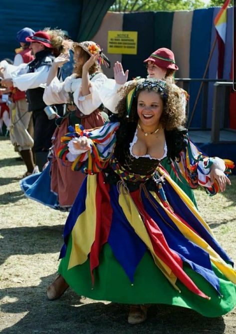 Jester Lavorre Cosplay, Old Jester Outfit, Jester Outfits, Medieval Jester Aesthetic, Medieval Jester Costume, Renfaire Outfit Jester, Tempest Costumes, Royal Costumes, Jester Outfit