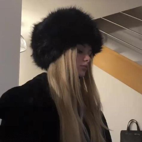 Ushanka Hat Aesthetic Outfit, Black Ushanka Outfit, Shapka Hat, Ushanka Hat Aesthetic, Y2k Ushanka, Russian Vibes, Black Ushanka, Queen Oc, Russian Fur Hat Aesthetic