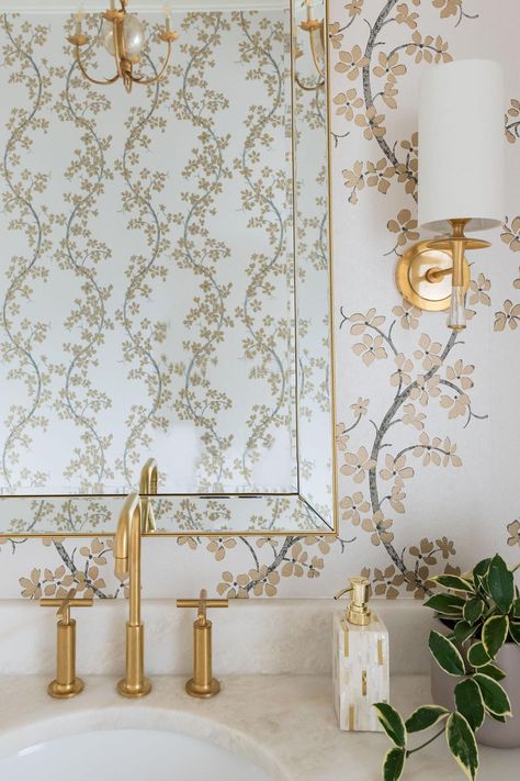 Thibaut Wallpaper: St. Albans Grove in Metallic Gold on Pearl. Interior Design: ellerslieinteriors. allisonelefantephoto #wallpaperdecor #bathroomstyle #bathroomremodel #bathroomdesign #bathroomrenovation Thibaut Wallpaper Bathroom, French Bathrooms, Anna French Wallpaper, Gold Interior Design, Elegant Bathroom Design, Thibaut Wallpaper, French Wallpaper, Anna French, St Albans