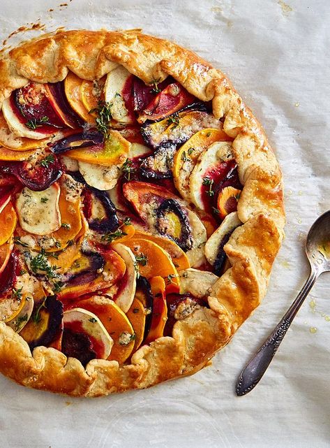 Vegetable Galette, Vegetable Tart Recipes, Vegetable Tart, Galette Recipe, Roasted Vegetable, French Dessert, Tart Recipes, French Food, Veggie Dishes