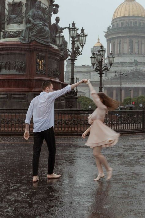 Couple Pose In Rain, Couple In Rain Romantic Aesthetic, Raining Couples Pictures, Couple Pictures In The Rain, Couple Dance Pictures Poses, Couple Dancing Photography Romantic, Couple In Rain Photography, Couple Rain Photoshoot, Rainy Day Couple Aesthetic