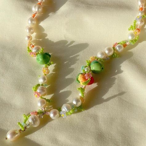 Fruit Bead Necklace, Fairycore Pearl Beaded Jewelry, Fruit Necklace Beads, Flower-shaped Beaded Pearl Necklace, Beaded Flower-shaped Pearl Necklace, Fruit Garden, Beaded Accessories, Vintage Vibes, Beaded Flowers