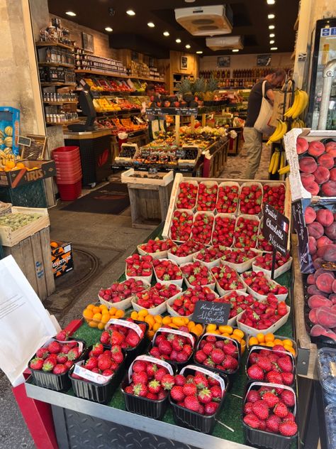 Paris Food Market, Paris Market, Vibrant Food, Paris Markets, Street Food Market, Paris Food, Brazilian Style, Paris Summer, France Photography