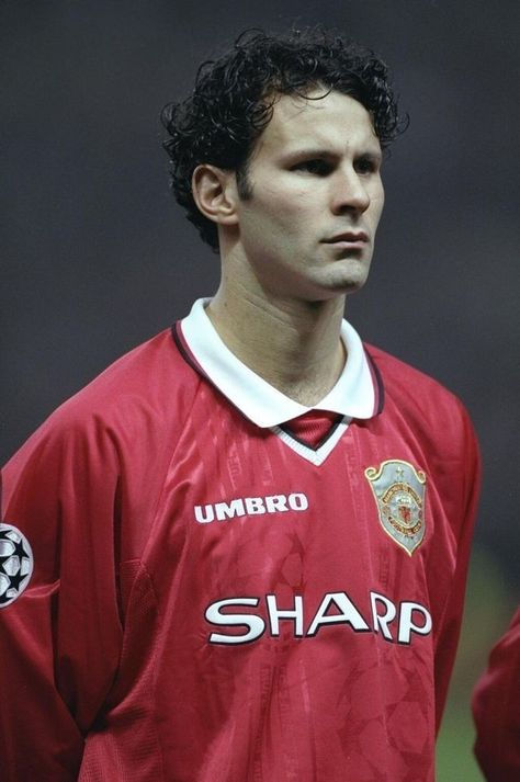 Young Ryan Giggs Manchester United Ryan Giggs, Manchester United Legends, Newcastle United Fc, Football Players Images, Manchester United Fans, Best Wallpapers, Manchester United Football Club, Best Football Team, Football Icon