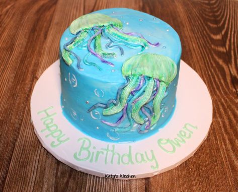 Katy's Kitchen: Jellyfish Cake Jellyfish Cake Ideas, Dolphin Cake Birthday, Jellyfish Birthday Cake, Ocean Themed Cakes, Jellyfish Cake, Mickey Mouse Smash Cakes, 19 Bday, Ocean Cake, Dolphin Cakes