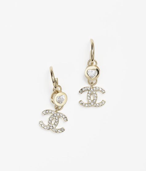 Pendant earrings - Metal & diamantés, gold & crystal — Fashion | CHANEL Chanel Jewelry Earrings, Mode Chanel, Jewelry Advice, Eyewear Shop, Fashion Chanel, Chanel Collection, Chanel Couture, Crystal Fashion, Chanel Official