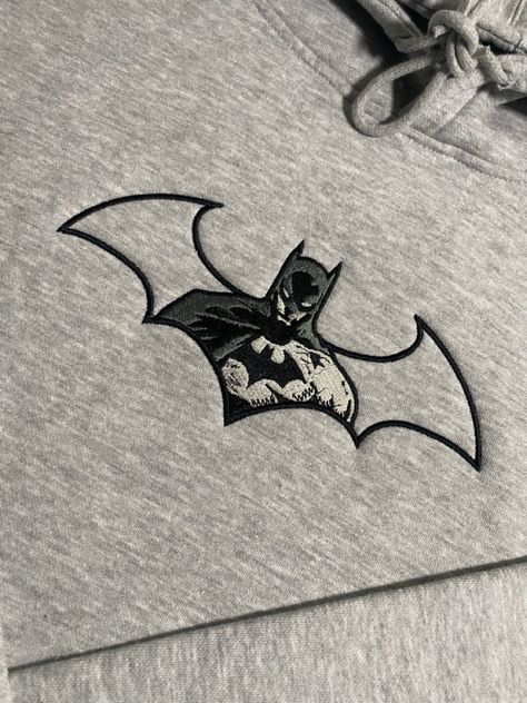 Marvel Embroidery Patterns, Hoodie Painting Ideas, Custom Hoodies Ideas, Batman Embroidery, Hoodies Embroidery, Embroidery Couple, Batman Hoodie, Cute Batman, Batman Gifts