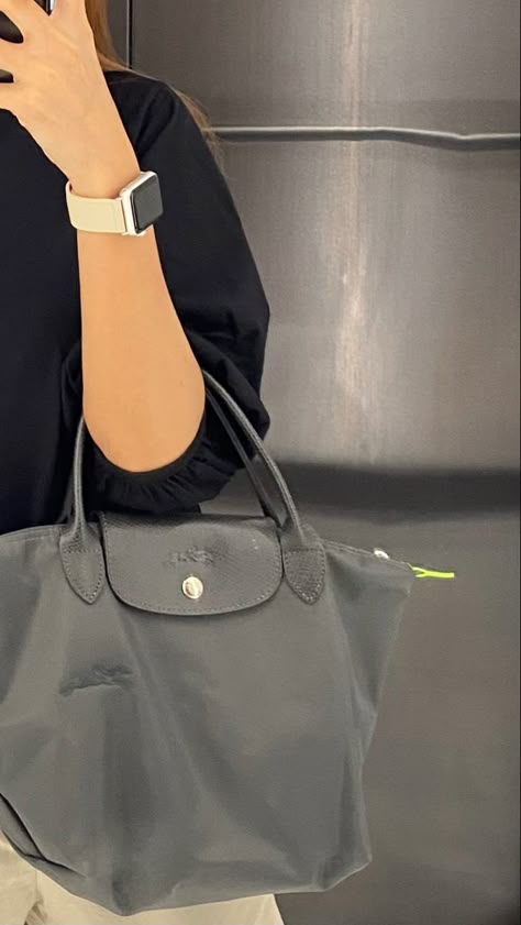 Longchamp Le Pliage Colors, Longchamp Uni Bag, Longchamp Bag Outfit Aesthetic, Le Pliage Aesthetic, Le Pliage Longchamp Outfit, Long Champ Bag Outfit, Grey Longchamp, Longchamp Bag Aesthetic, Green Longchamp