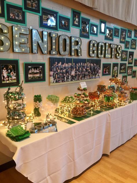 Senior Night Football Centerpieces, Football Team Banquet Ideas, Senior Night Cake Ideas, End Of Year Sports Banquet Ideas, Football Banquet Decorations High School, Field Hockey Banquet Ideas, Sports Banquet Food Ideas, Senior Football Table Ideas, Sport Banquet Ideas