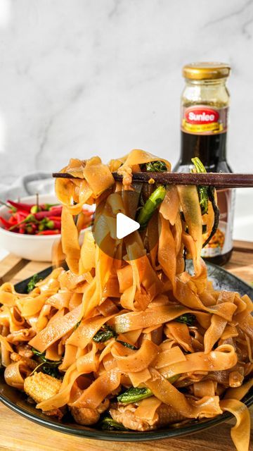 Christian Ou on Instagram: "Make Drunken Noodles (Pad Kee Mao) in 30 minutes! This dish is made with rice noodles, @sunisalee Thai Fried Noodle Sauce, chicken, Chinese broccoli, Thai basil and chili pepper. The combination of savory, sweet, and spicy flavors makes drunken noodles one of my favorite Thai noodles dishes. 

Despite its name, there is no alcohol in the dish. Legend has it that it was either created as a late-night meal after drinking, or for those who are hungover. Since I’m a lightweight, I am pairing this dish with Sunlee coconut water instead of beer. And whatever the origin, drunken noodles are a must-try! 

Ingredients:
1 pack (14 oz) rice noodles
1/2 lb chicken thigh, cut into bite-sized pieces
1/2 bottle of Sunlee Thai Fried Noodle Sauce
6 clove garlic, minced
3 Thai ch Noodles Dishes, Noodle Sauce, Pad Kee Mao, Chinese Broccoli, Chicken Chinese, Fried Noodle, Drunken Noodles, Late Night Food, Thai Noodles