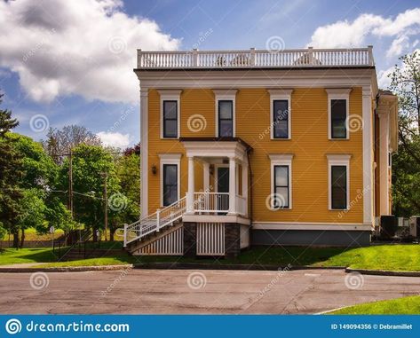 Pretty mustard yellow home in a city Mustard Yellow House Exterior, Yellow Exterior House, All Black House Exterior, Black Brick House Exterior, Black Trim Exterior House, All Black House, Black Brick House, Yellow House Exterior, Mustard Yellow Walls