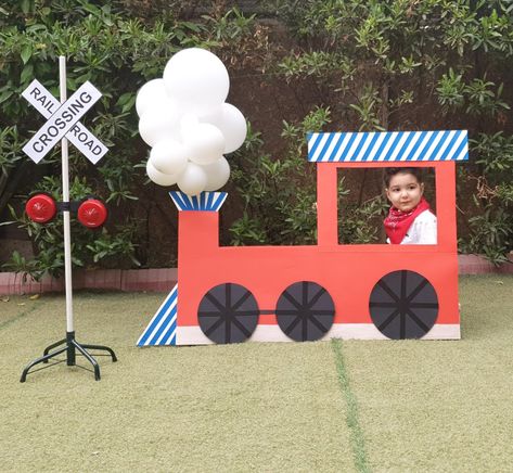 Chugga Chugga Two Two Decoration, Train Theme Birthday Decoration, How To Make Train Out Of Boxes, Animal Train Birthday Party, Train Parade Float Ideas, Train Birthday Balloon Garland, Train Photo Booth Diy, Train Theme Bday Party, Birthday Train Ideas