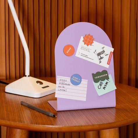 This charming magnetic board with a built-in stand will keep your desk organized. Includes 4 double-sided magnets Magnet Desk, Diy Cubicle Decor, Ipad Desk, Desk Board, Work Desk Organization, Desk Decor Ideas, Design Stationary, Office Tools, Cool Office Supplies