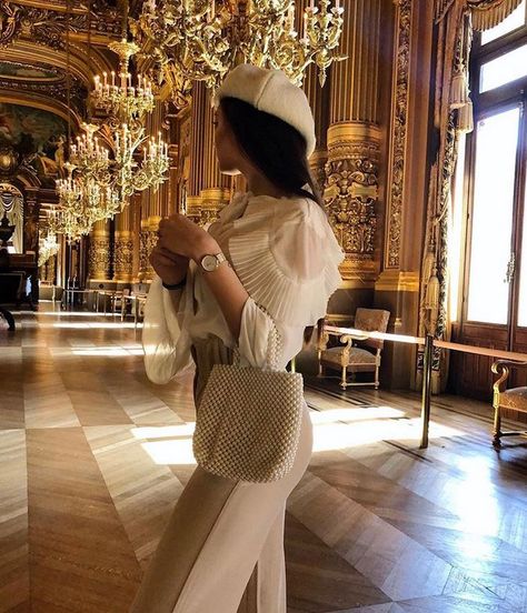 Classy in Versailles, what else? 😍 Versailles Outfit, Versailles Fashion, New York Winter Outfit, Olivia Culpo Style, Cold Weather Outfits Winter, Simple Winter Outfits, Classy Winter Outfits, Jeans Street Style, Fall Fashion Trends Women