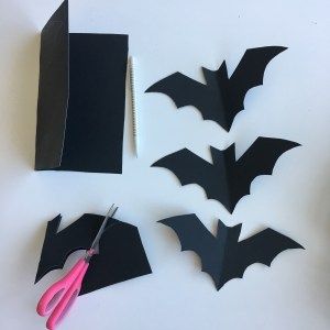 Sophisticated Halloween Party, Diy Halloween Party Decor, Batman Theme Party, Origami Decor, Diy Halloween Party, Halloween Party Decor Diy, Easy Diy Halloween Decorations, Ghost Diy, Homemade Halloween Decorations