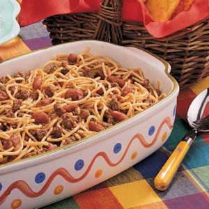 Chili Spaghetti Recipe, Beef Spaghetti, Chili Spaghetti, Budget Dinner, Budget Dinner Recipes, Bean Pasta, Spaghetti Casserole, Recipe Beef, Cheap Easy Meals