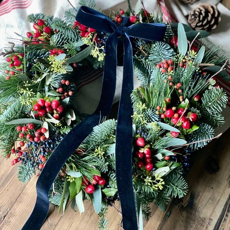 Blue Velvet Ribbon, Winter Greenery, Foliage Wreath, Navy Blue Velvet, Pinecone Wreath, Daughter Christmas, Xmas Wreaths, Ribbon Wreath, Mixed Berries