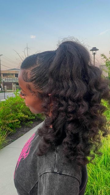 Ari 🧚🏽‍♀️| Natural Hair Enthusiast & Creator on Instagram: "easy wand curl hairstyle on blown out natural hair PT.2 💗  If you’re thinking about washing your blow out too soon try this style firsttt!   HOWEVER proceed with caution! I am now paying for the consequences of putting all this heat on my hair😭  I honestly loved exploring with my hair but I love my curls better so we won’t be doing this again (on my natural hair at least) for a whileeee😂  NOTES|  - I used 4-5 bobby pins to pin my bangs back!  - I held my hair on the wand curler for about 10-15 seconds   - I used the lowest setting on the wand curler (scared of heat damage LMAO)   P R O D U C T S:  CHI Thermal Cate Kit  - Silk Infusion  @chihaircare   She IS Bomb Edge Control @sheisbombcollection   @remington.official Wand Cur Blown Out Ponytail Natural Hair, Hairstyles To Do With Blown Out Hair, Blow Dryed Natural Hair Styles, Twist Out On Blown Out Hair, Natural Hair Wand Curls, Wond Curls, Hair Wand Curls, Wand Curls On Natural Hair, Blown Out Natural Hairstyles