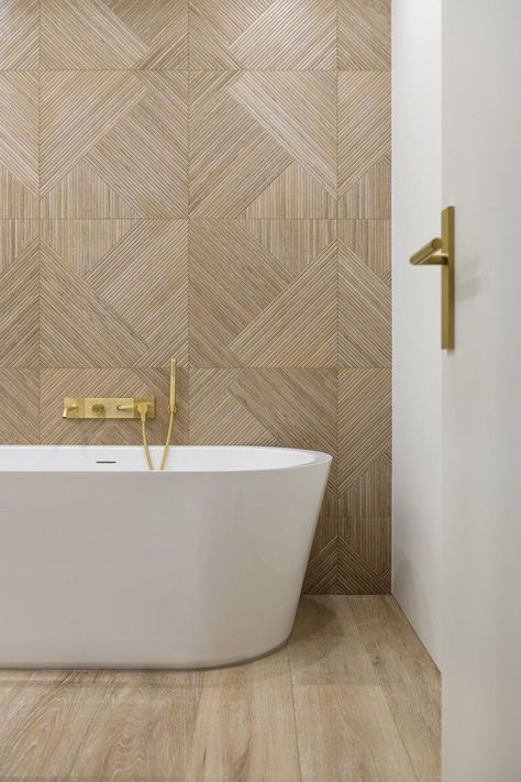 #bathroom #designbathroom Wooden Tile Bathroom Ideas, Wood Tile Shower Ideas, Wood Tile Shower, Wood Tile Bathroom Floor, Porcelanosa Tiles, Bathroom Wallpaper Ideas, Wood Tile Bathroom, New Bathroom Ideas, Bathroom Redesign