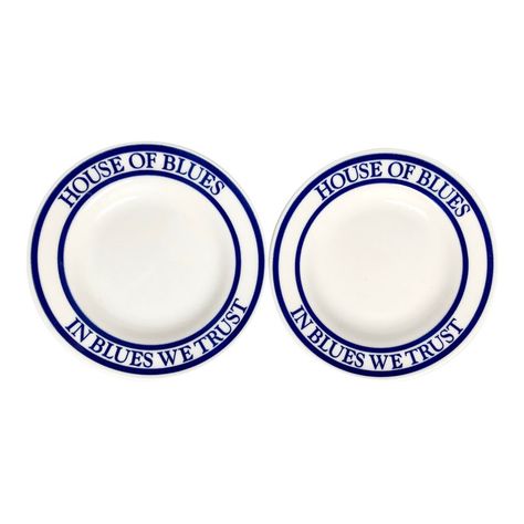 Two stylish American plates from the iconic concert hall and restaurant the House of Blues. Restaurant Plates Design, Unique Plates For Restaurant, Plate Packaging, Cute Plates, Mcm Kitchen Blue Plates, Restaurant Plates, Unique Packaging Design, Color Me Mine, 90s Blue And White Plates