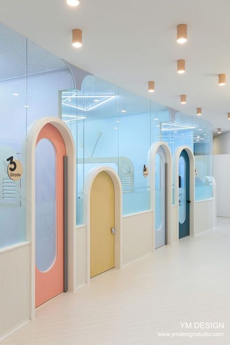 Office Doors Ideas, Pediatric Clinic Design Interiors, Kindergarten Interior Design, Children's Clinic, Kindergarten Interior, Kids Door, School Building Design, Daycare Design, Kindergarten Design