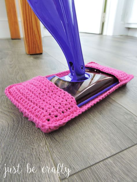 9 Crochet Patterns to Get You Pumped for Spring Cleaning - Just Be Crafty Crocheted Swiffer Cover Free Patterns, Wet Mop Pads, Swiffer Pads, Scrubbies Crochet Pattern, Kitchen Crochet, Yarn Creations, Crochet Edgings, Knitted Items, Dishcloth Crochet Pattern