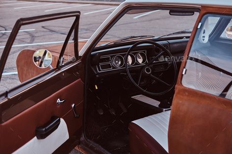 Retro Car Interior, Open Car Door, Opened Door, Gold Video, Aesthetic Cars, Opening Car, Interior Windows, Beauty Websites, Old School Cars