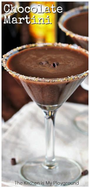 Chocolate Martini ~ This Tony Roma's copycat chocolate martini is pure chocolate decadence! #chocolatemartini  www.thekitchenismyplayground.com Grasshopper Cocktail, Chocolate Martini Recipe, The Kitchen Is My Playground, Chocolate Vodka, Chocolate Decadence, Hot Chocolate Fudge, Cocktail Drinks Alcoholic, Chocolate Martini, Party Food Dessert