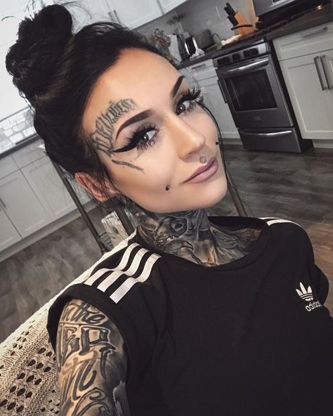 Dark Lipstick Colors, Monami Frost, Dragon Sleeve Tattoos, Japanese Dragon Tattoos, Tattoed Women, Geniale Tattoos, Dark Lipstick, Tattoed Girls, Face Tattoos