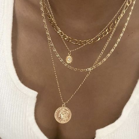 necklace aesthetic, pearl necklace, necklace layering, layered gold necklaces Necklace Aesthetic Pearl, Aesthetic Pearl Necklace, Layered Gold Necklaces, Necklace Aesthetic, Necklace Combo, Stacked Necklaces, Jewelry Accessories Ideas, Necklace Layering, Dope Jewelry