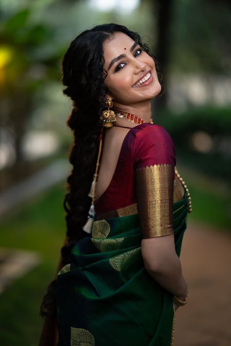 Yt Studio, Saree Inspiration, Traditional Photography, Cutwork Blouse, Blouse Ideas, Actress Hairstyles, Anupama Parameswaran, Saree Poses, Indian Look