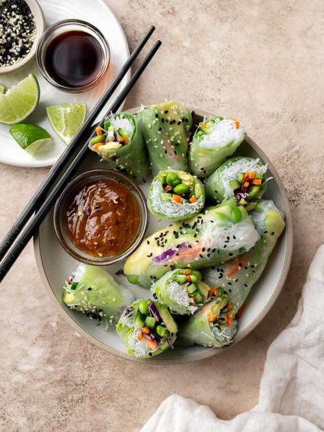 Vegan Fresh Spring Rolls - Pinch of Parsley Vegan Rice Paper Rolls, Homemade Poke, Vietnamese Fresh Spring Rolls, Crunchy Vegetables, Rice Paper Wrappers, Raw Veggies, Vietnamese Spring Rolls, Fresh Spring Rolls, Perfect Healthy Breakfast