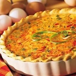 This Mexican Quiche takes all the best ingredients of a rich and creamy quiche and adds the essential elements of Mexican cooking: drop in Mexican cheese, diced green chiles and salsa prima. Creamy Quiche, Mexican Quiche, Filet Mignon Chorizo, Breakfast Quiche Recipes, Quiche Recipes Easy, Green Chiles, Quiche Recipe, Mexican Cooking, Quiche Recipes