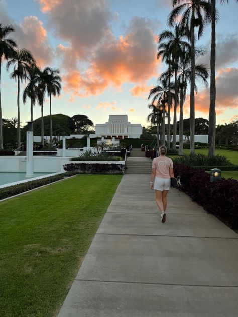 laie hawaii temple Byu Hawaii Aesthetic, Laie Hawaii Temple, Byu Hawaii, Laie Hawaii, Hawaii Temple, Hawaii Aesthetic, I Have A Dream, College Life, Hawaii