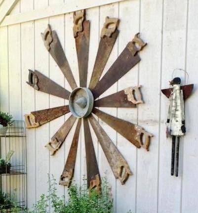 Great use of old hand saws Recycled Garden Art, Flea Market Gardening, Recycled Garden, Barn Decor, Antique Decor, Saws, Garden Shed, Outdoor Projects, Yard Decor