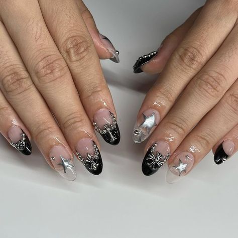 Short Nail Inspo With Charms, Simple Charm Nails, Black Nails Short, Short Almond Nails, La Nails, Almond Nail, Goth Nails, Casual Nails, Pretty Gel Nails