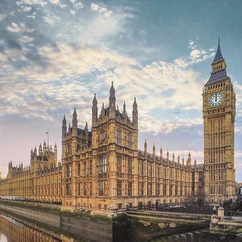 Goth Architecture, Houses Of Parliament London, Dark Continent, Palace Of Westminster, Gothic Revival Architecture, Westminster London, London Dreams, Famous Buildings, Houses Of Parliament