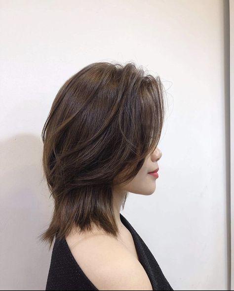 Wolf Haircuts, Long Hair Cuts Straight, Bob Pendek, Pretty Hair Cuts, Ulzzang Short Hair, Asian Short Hair, Bob Haircut For Fine Hair, Short Hair Trends, Hot Hair Styles