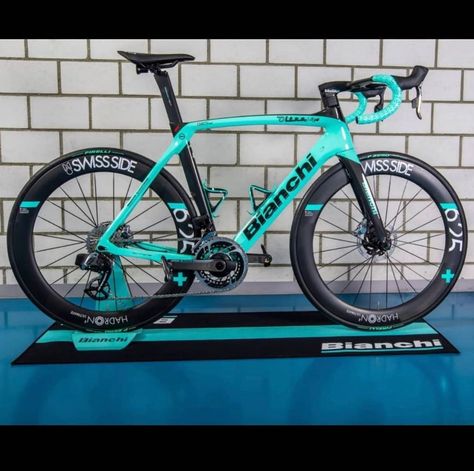 Loves road bikes on Instagram: “🚲 Oltre XR4 🇮🇹💥 📷 @brunnermartini #lovesroadbikes #bianchi #bianchioltrexr4 #sramroad #etapaxs #ceramicspeed” Custom Paint Road Bike Frame, Bianchi Bicycle, Bianchi Pista Fixie, Bmc Road Bike, Bianchi Road Bike, Specialized Diverge, Cycling Photos, Perfect Body, Triathlon