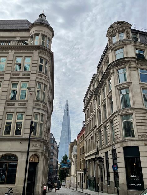 Old and new next to eachother London is so pretty #theshard #london #architecture #modern Old London Architecture, Manchester Architecture, Uk Architecture, Perspective Drawings, Gcse Photography, English Architecture, London Buildings, British Architecture, London Townhouse